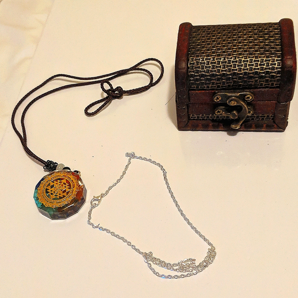 Beaded Chakra Necklace with 92.5% sterling silver chain and a wooden jewelry box - Picture 2 of 8